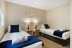 Kangaroo Bay Apartments