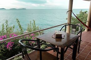 Boujis Boutique Resort