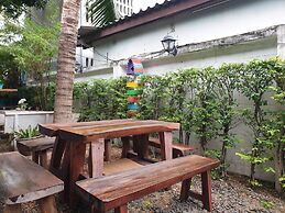 Super Hostel