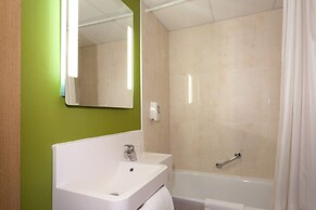 B&B HOTEL Nîmes Ville Active