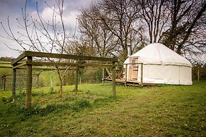 Ceridwen Glamping, Double decker Bus and Yurts