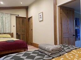 Ceridwen Glamping, Double decker Bus and Yurts