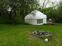 Ceridwen Glamping, Double decker Bus and Yurts