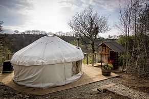 Ceridwen Glamping, Double decker Bus and Yurts