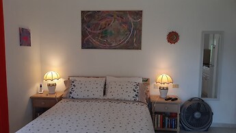 Tropical Gecko Studio