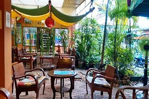 All In 1 Guesthouse Chiang Mai