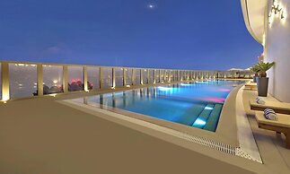 The Curve Hotel
