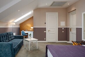 Modern Art Hotel - Maestro