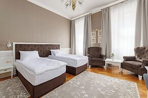 Modern Art Hotel - Maestro