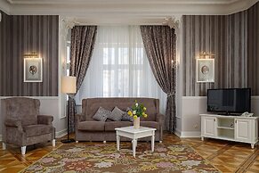 Modern Art Hotel - Maestro