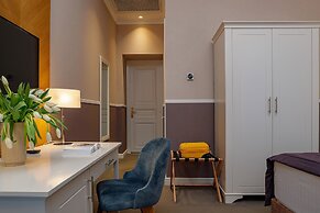 Modern Art Hotel - Maestro