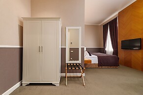 Modern Art Hotel - Maestro