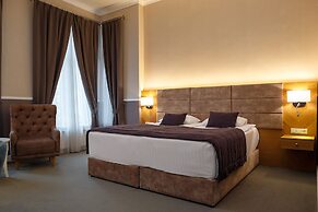 Modern Art Hotel - Maestro