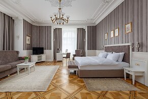 Modern Art Hotel - Maestro