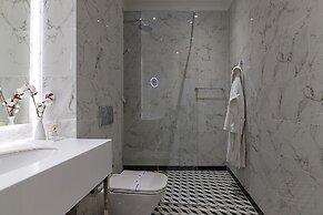 Modern Art Hotel - Maestro