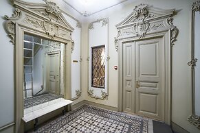 Modern Art Hotel - Maestro
