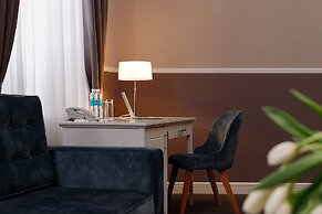 Modern Art Hotel - Maestro