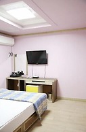Moiri Guesthouse - Hostel