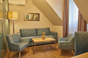 Bernstein Acamed Resort