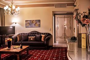 Kouros Hotel