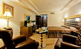Kouros Hotel