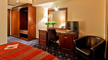 Kouros Hotel