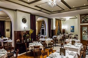 Kouros Hotel