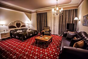 Kouros Hotel