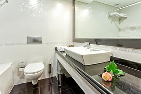 Kouros Hotel