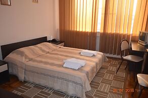 Vladimirskaya Hotel