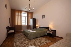 Vladimirskaya Hotel