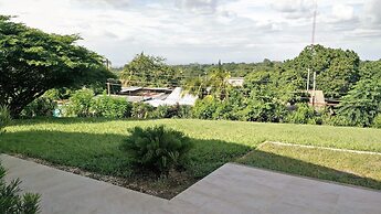 El Mirador Suites and Lounge