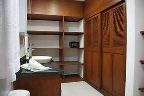 El Mirador Suites and Lounge