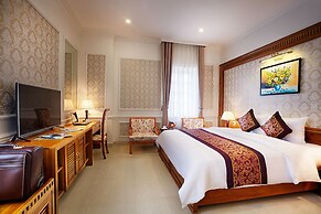 Riverside Hotel
