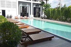 Buri Siri Hotel