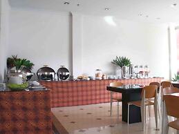 Win Hotel Blok M