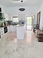 Ibak Sunny Houses