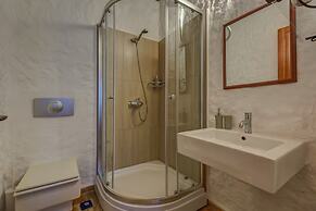 Lale Lodge Hotel