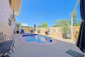 Emerald Central Palms Motel