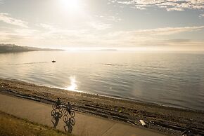 Dashwood Manor Seaside Bed & Breakfast