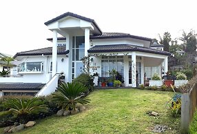 Lush & Co Auckland Bed & Breakfast