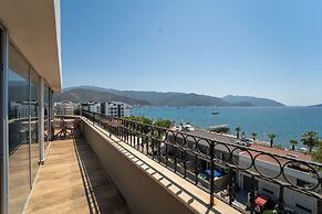 Aurasia SeaSide Hotel