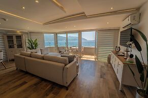 Aurasia SeaSide Hotel
