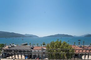 Aurasia SeaSide Hotel