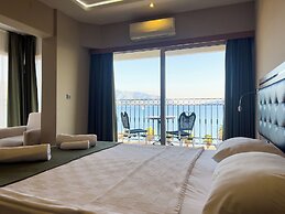 Aurasia SeaSide Hotel