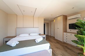Aurasia SeaSide Hotel