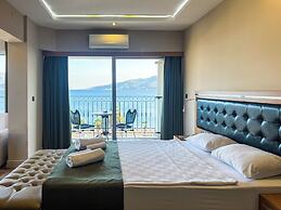 Aurasia SeaSide Hotel