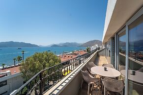 Aurasia SeaSide Hotel