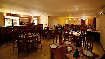 Mokoro Lodge