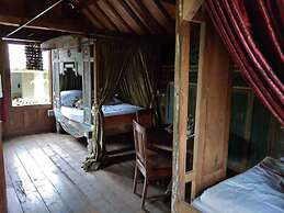 The Ermaja's Pavilion Hotel